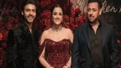 सलमान खान ने मंगलवार रात मुंबई में सिंगर स्टेबिन बेन और अभिनेत्री नुपुर सानन की वेडिंग रिसेप्शन में चार चांद लगा दिए। 