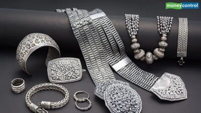 Silver ETFs: चांदी की तेजी ने इसे ट्रैक करने वाले ईटीएफ को भी ऊंचाईयों पर पहुंचा दिया।