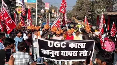 UGC New Guidelines 2026 Row: जनरल कैटेगरी के छात्रों ने नए नियमों के खिलाफ दिल्ली में यूजीसी कार्यालय के बाहर प्रदर्शन का ऐलान किया है
