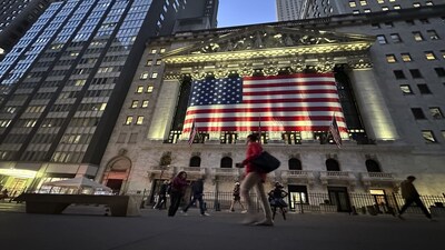 अमेरिकी मार्केट में छाई हुई रौनक के बीच डाऊ जोन्स (Dow Jones) करीब 500 प्वाइंट्स उछलकर पहली बार 49 हजार के पार जाकर बंद हुआ है। इस साल के तीन कारोबारी दिनों में यह करीब 1500 प्वाइंट्स ऊपर चढ़ा है। 