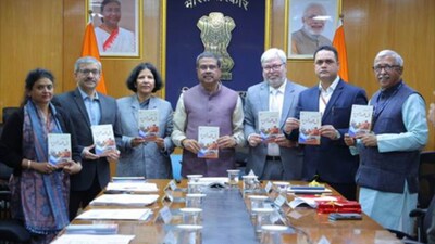 अब पीएम मोदी के भाषण पढ़ें उर्दू में, धर्मेंद्र प्रधान ने लॉन्च की ‘खुत्बत-ए-मोदी’ पुस्तक