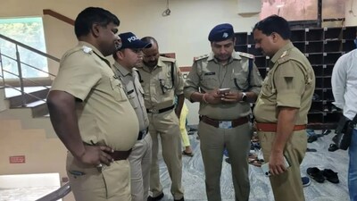 पालघर के एक निजी मेडिकल कॉलेज में छात्रा को नमाज पढ़ने के लिए किया गया मजबूर, वार्डन-टीचर सस्पेंड