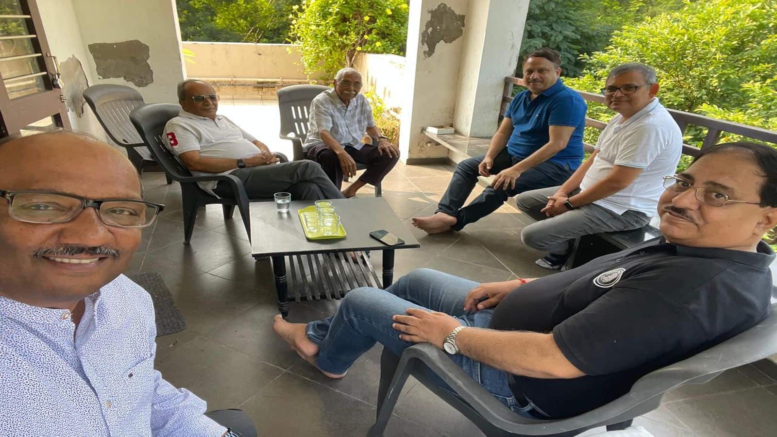 मशहूर पत्रकार आर के मिश्रा का अहमदाबाद में निधन हो गया है