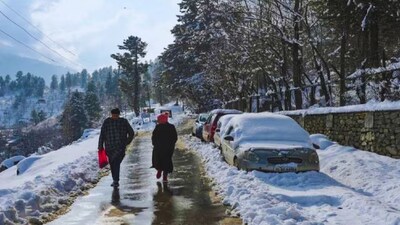 पश्चिमी विक्षोभ के कारण पहाड़ों में बर्फबारी-बारिश का अलर्ट, दिल्ली का मौसम पूर्वानुमान यहां देखें