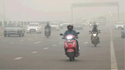 तेज हवाओं से दिल्ली की हवा में सुधार, AQI पहुंचा 214