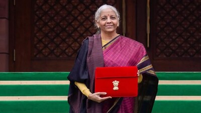 Tax revenue: वित्त मंत्री ने रविवार को लोकसभा में केंद्र और राज्यों के बीच टैक्स रेवेन्यू के बंटवारे के लिए 16वें वित्त आयोग की रिपोर्ट पेश की
