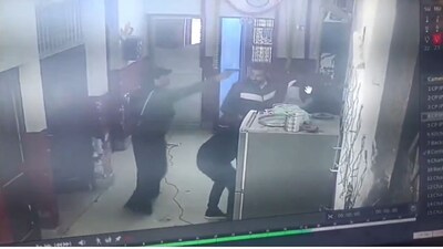 जम्मू में बड़ी सुरक्षा चूक! पुलिसवालों पर गोली चलाकर सुधार गृह से भागे 2 पाकिस्तानी समेत 3 बंदी