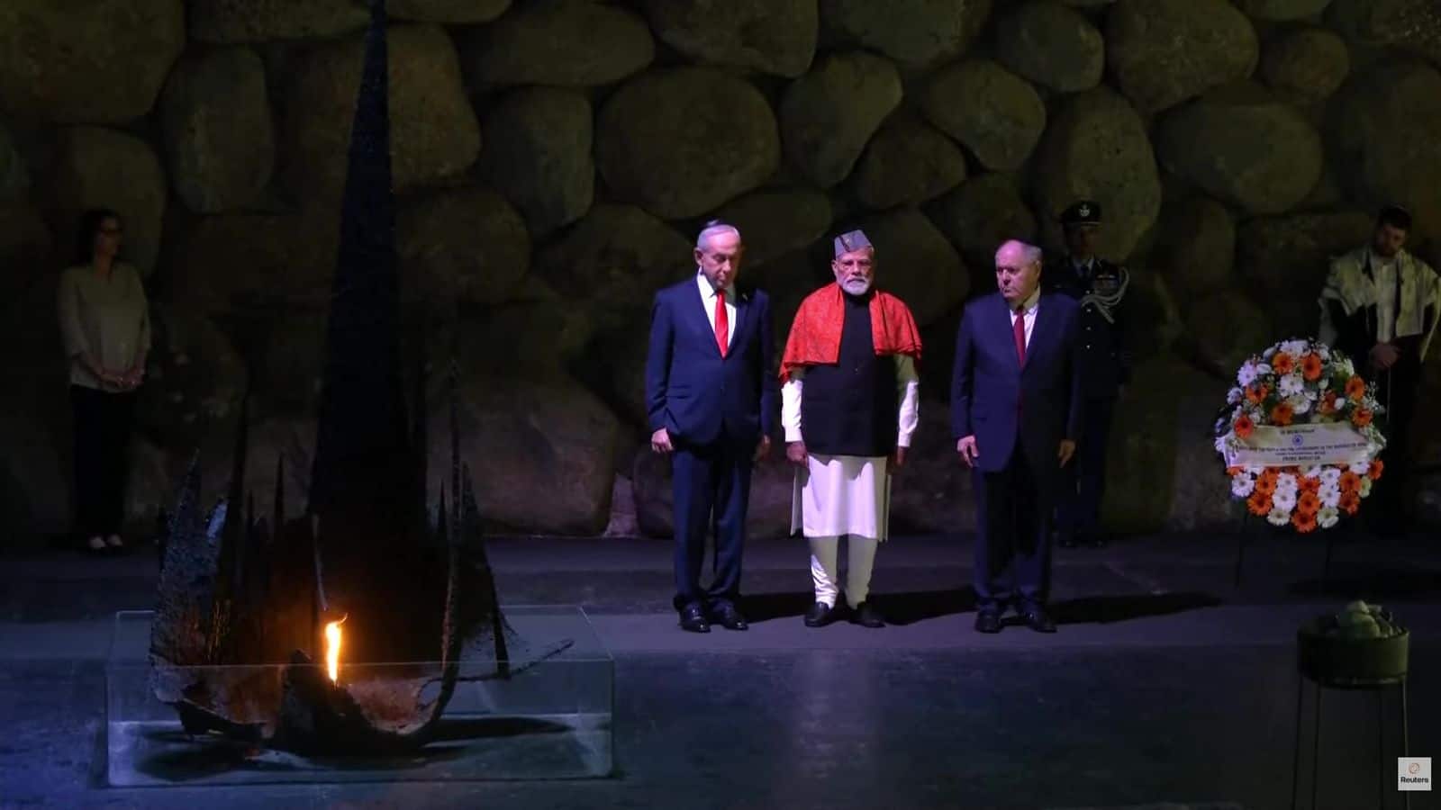 PM Modi Israel Visit: पीएम मोदी ने जेरूसलम में ‘याद वशेम’ स्मारक का किया दौरा, होलोकॉस्ट पीड़ितों को दी श्रद्धांजलि