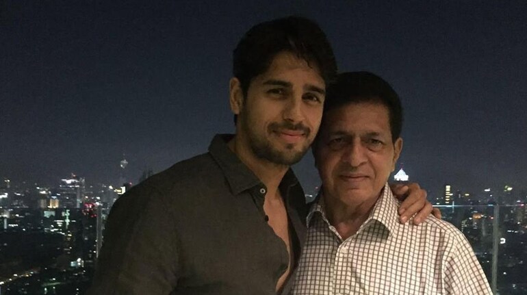 ऐक्टर सिद्धार्थ मल्होत्रा के पिता का हुआ निधन