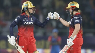 स्मृति मंधाना ने कप्तानी पारी खेलते हुए 41 गेंदों में शानदार 87 रन बनाए  (photo: BCCI)