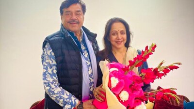 शत्रुघ्न सिन्हा हेमा मालिनी के दिल्ली वाले नए घर पहुंचे, साझा कीं यादगार तस्वीरें.