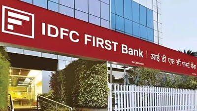 IDFC First Bank share price : सोमवार को यह लगभग 16 फीसदी नीचे बंद हुआ था और इंट्राडे में 20 फीसदी का लोअर सर्किट लगा था। मौजूदा लेवल पर, बैंक का मार्केट कैपिटलाइज़ेशन 60,000 करोड़ रुपये से ज़्यादा है