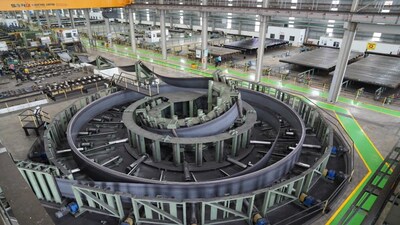 Man Industries बड़े डायमीटर वाले कार्बन स्टील पाइप बनाने और उन पर कोटिंग करने में माहिर है। 