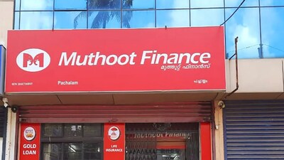 जेफरीज ने Muthoot Finance के शेयर के लिए 4750 रुपये प्रति शेयर का टारगेट प्राइस दिया है। 