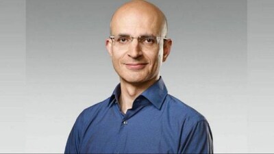 सबिह खान कौन हैं? क्या वे टिम कुक के बाद होंगे Apple के अगले CEO?