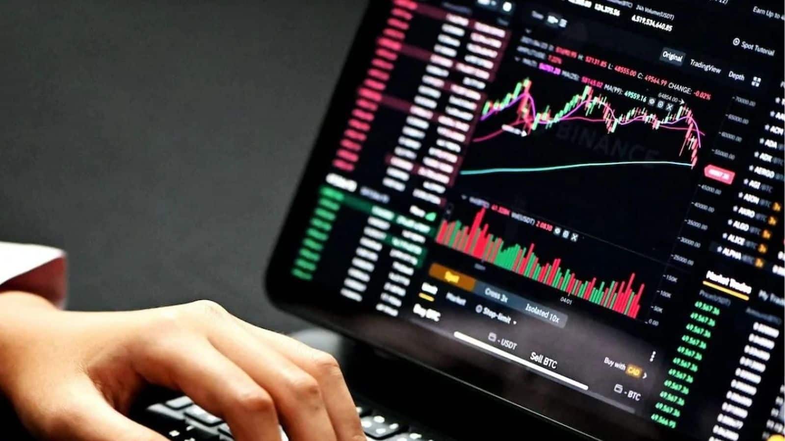 Buzzing Stocks: इन 2 शेयरों में 15% तक की तूफानी तेजी, तिमाही नतीजों के बाद मची खरीदारी की होड़