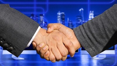 Trade deals : EU डील से ज़्यादा लेबर जरूरत वाले भारतीय एक्सपोर्टर्स को सबसे ज़्यादा फायदा होगा। US डील से टेक्सटाइल, लेदर, केमिकल्स और कुछ खास मैन्युफैक्चरिंग जैसे सेक्टर्स के एक्सपोर्टर्स को तुरंत क्लैरिटी मिलेगी
