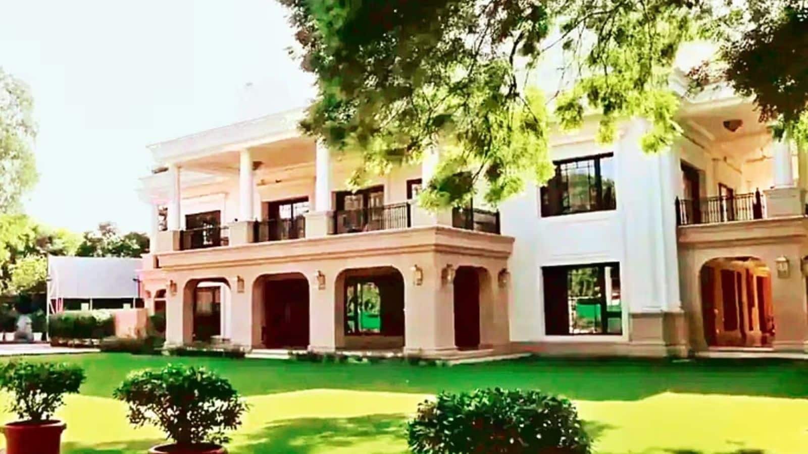 Sheesh Mahal Row: अरविंद केजरीवाल के सरकारी बंगले पर 342% अधिक हुआ खर्च, CAG की रिपोर्ट में कई चौंकाने वाले खुलासे