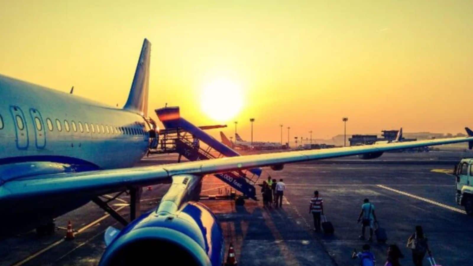 Airfare Chaos: ₹9 लाख का मिल रहा दिल्ली से लंदन का टिकट! मिडिल ईस्ट में जारी युद्ध ने बिगाड़ा भारतीयों का बजट