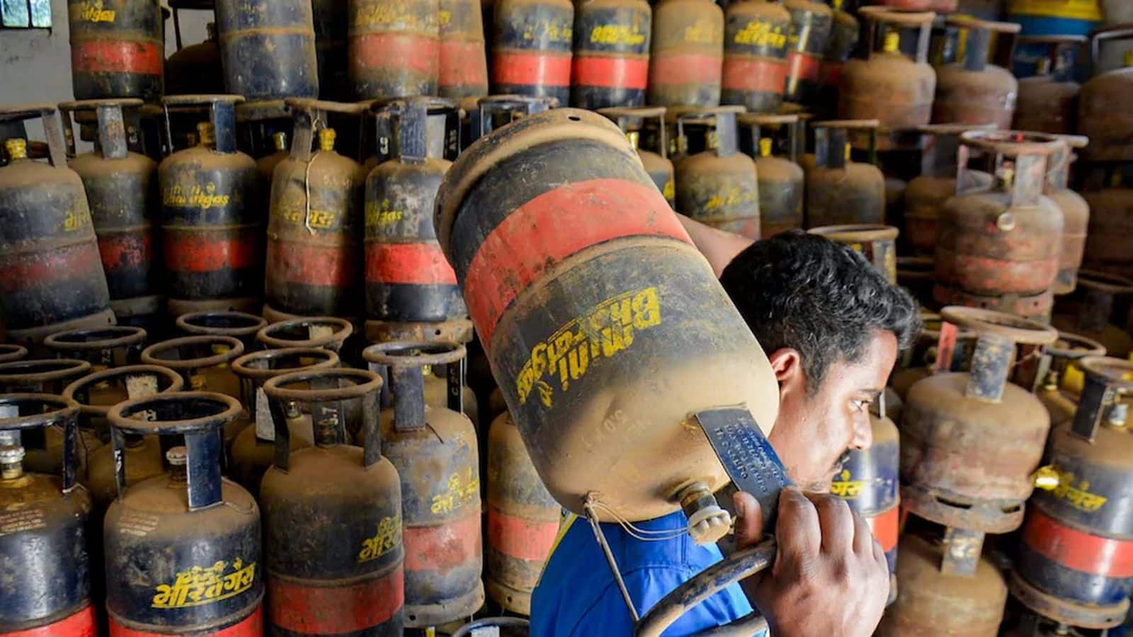 Bengaluru Crisis: बेंगलुरु में कमर्शियल LPG की सप्लाई रुकी! गैस संकट के कारण आज से बंद हो सकते हैं होटल-रेस्टोरेंट
