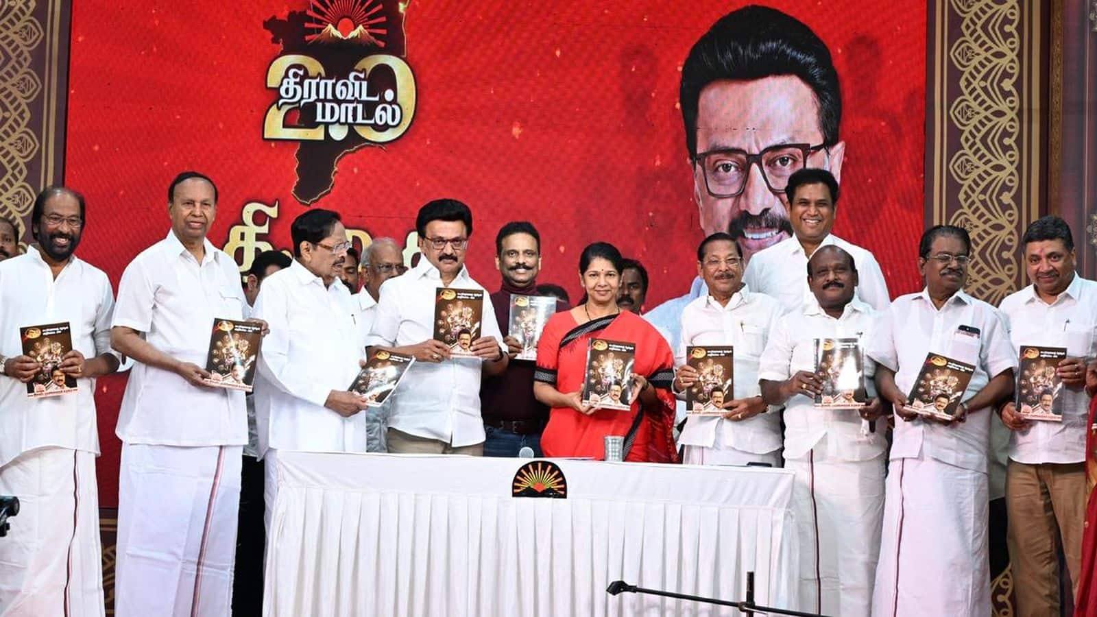 तमिलनाडु चुनाव: महिलाओं को ₹2000 मासिक! स्टूडेंट्स को फ्री लैपटॉप, पेंशन में भी इजाफा, घोषणापत्र में DMK ने खोला खजाना