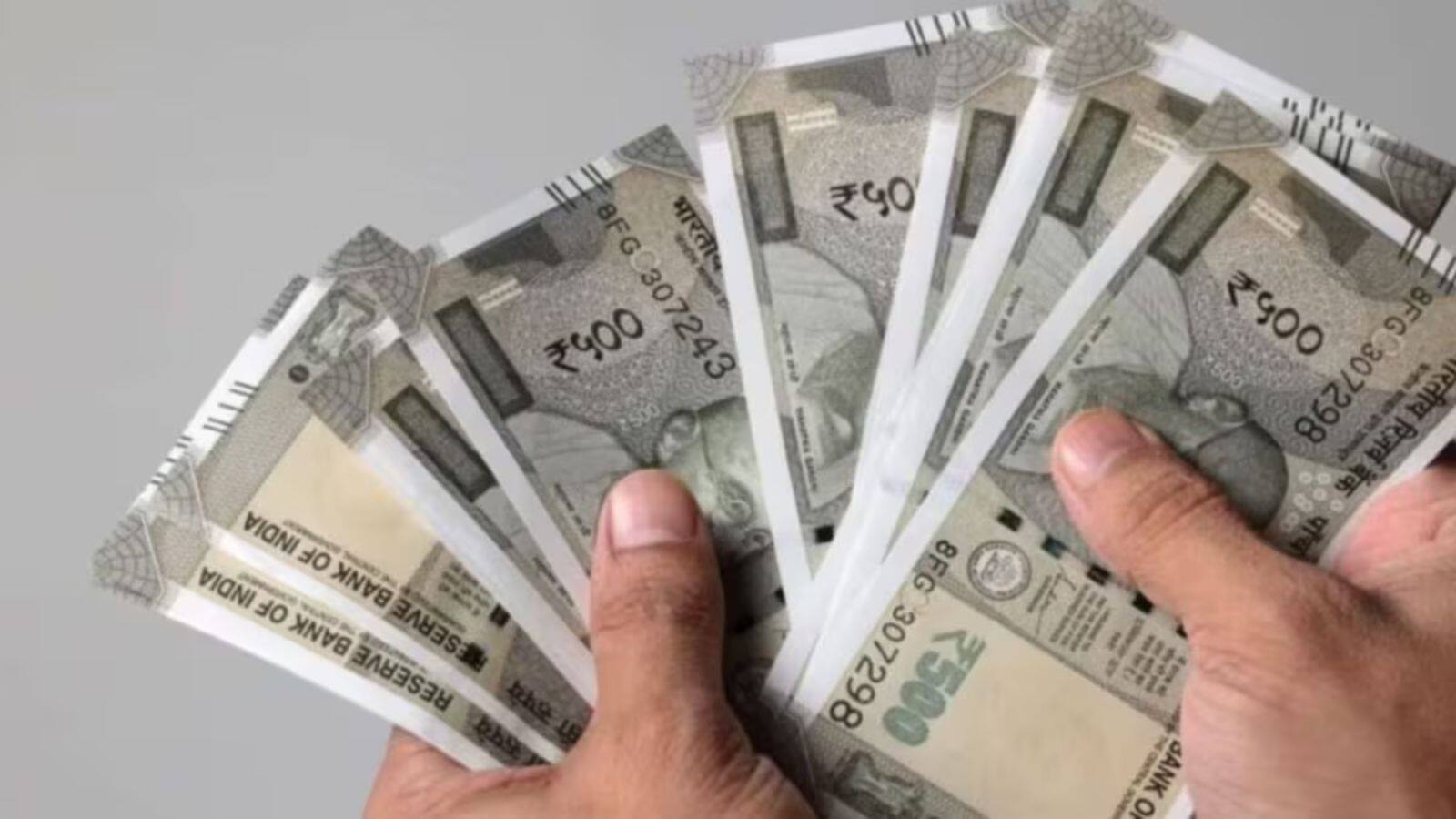 फ्यूल, फूड और EMI का बोझ, 2026 की पहली तिमाही में पूरी तरह चरमरा गया है मिडिल क्लास का बजट!