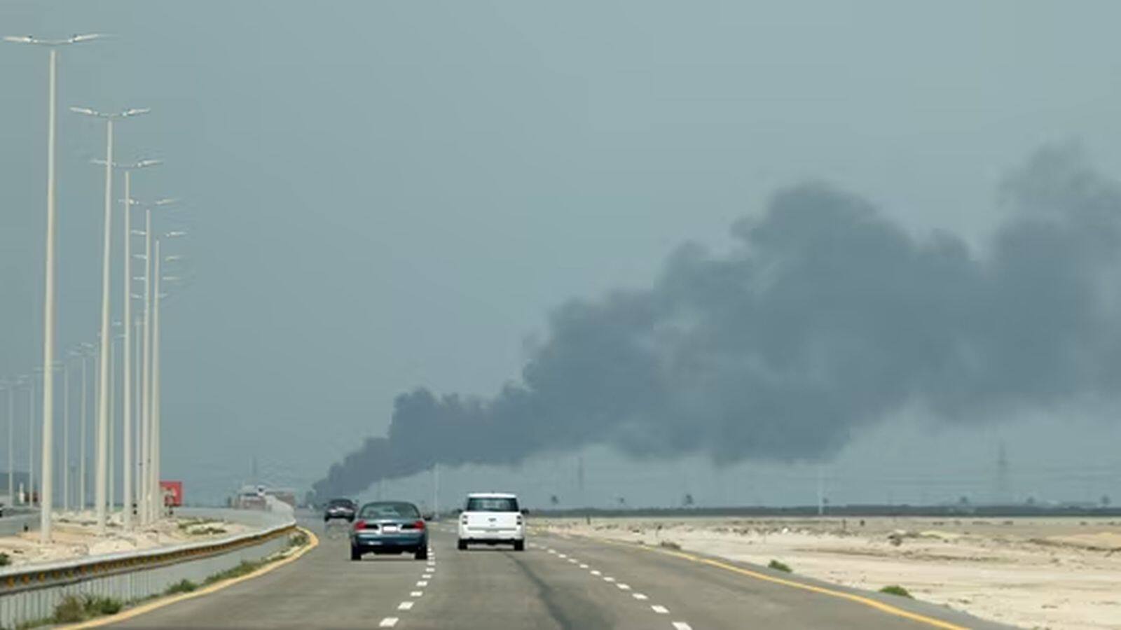 Iran Attack Saudi Arabia: रियाद में अमेरिकी दूतावास में जबरदस्त धमाका, ईरान ने 2 ड्रोन से किया सऊदी अरब पर अब तक का सबसे बड़ा हमला