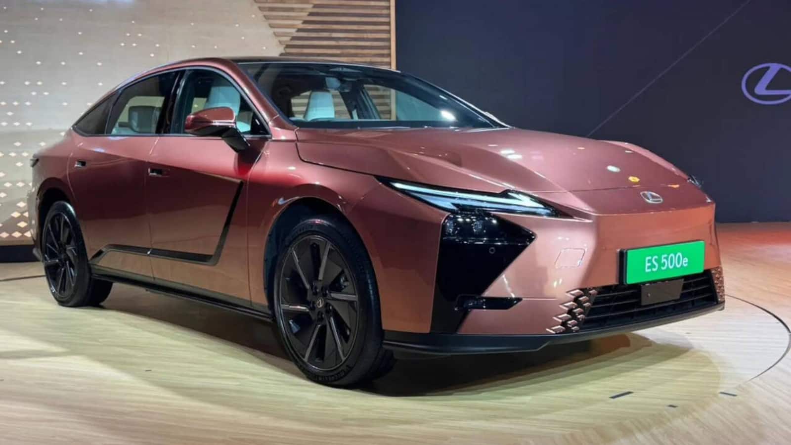 Lexus ES 500e भारत में लॉन्च, कीमत ₹89.99 लाख से शुरू, मिलेगा 338 hp पावर और 580 किमी रेंज