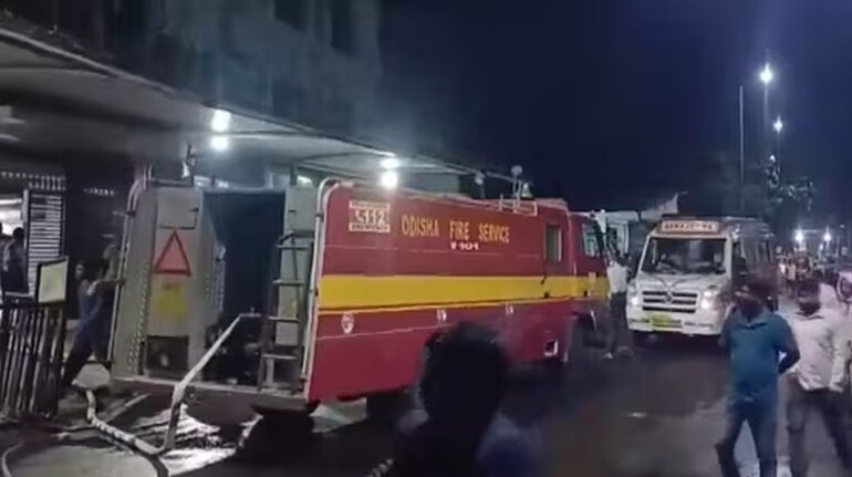 कटक के सरकारी हॉस्पिटल में लगी आग, 10 मरीजों की मौत; CM मांझी ने किया मुआवजे का ऐलान 