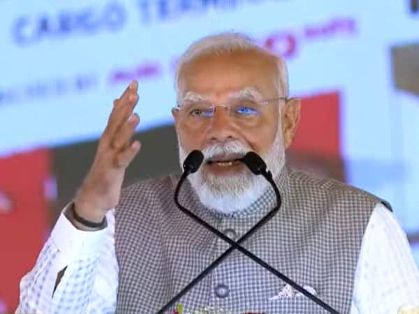 Noida: क्यों नोएडा आने से खौफ खाते रहे यूपी के नेता? पीएम मोदी ने सुनाया अखिलेश यादव के समय का ये किस्सा