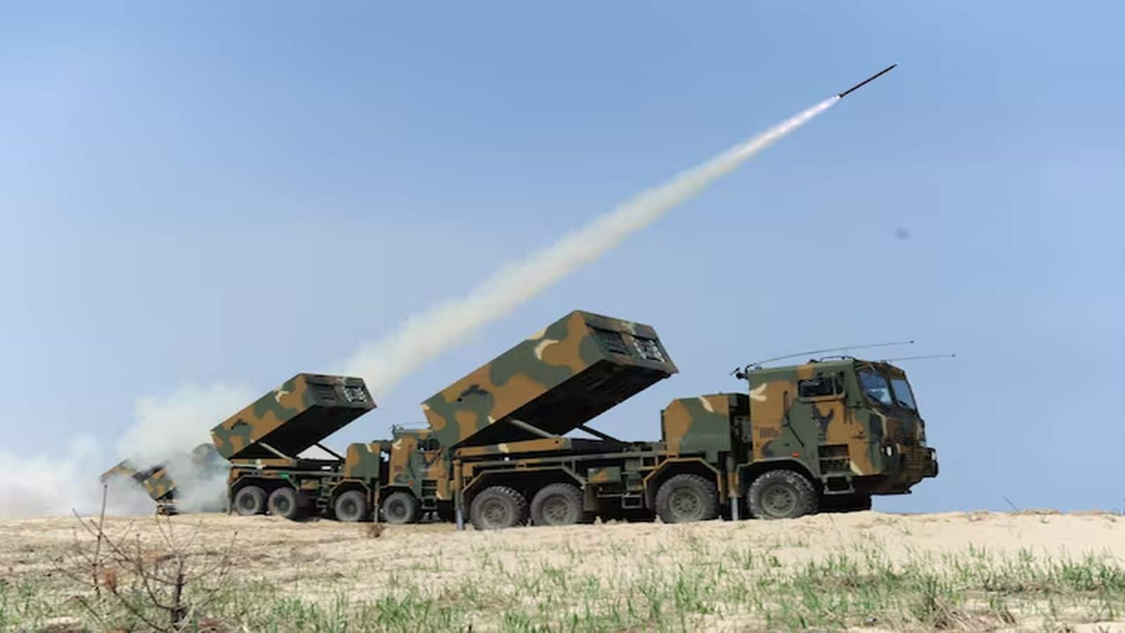 Defence stocks: अमेरिका-ईरान युद्ध के बीच डिफेंस शेयरों में तूफानी तेजी, कई स्टॉक्स 30% तक उछले