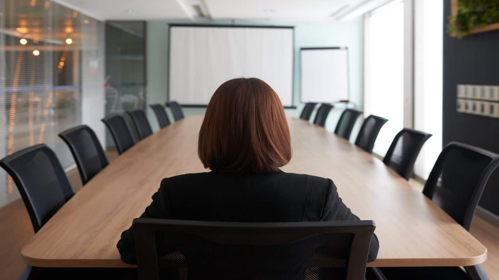 लिस्टेड कंपनियों में लगभग 130 महिलाएं MD या CEO के पद पर, लेकिन ज्यादातर प्रमोटर फैमिलीज से