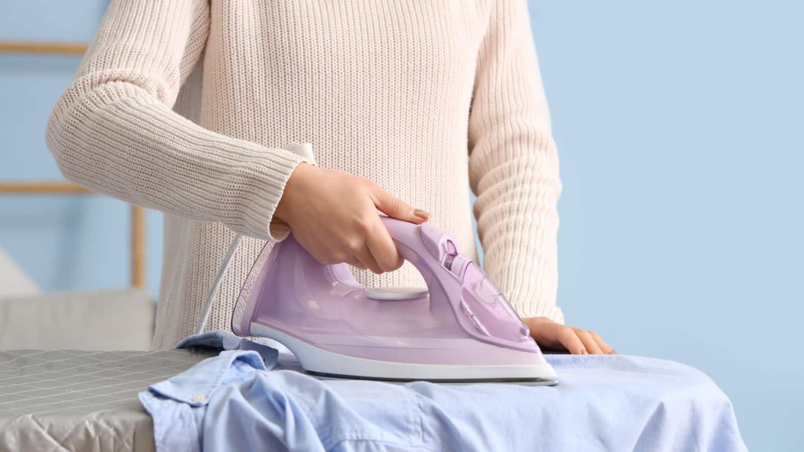 प्रेस के ये 7 स्मार्ट हैक्स जानकर रह जाएंगे हैरान, मिनटों में खत्म होंगे जिद्दी दाग