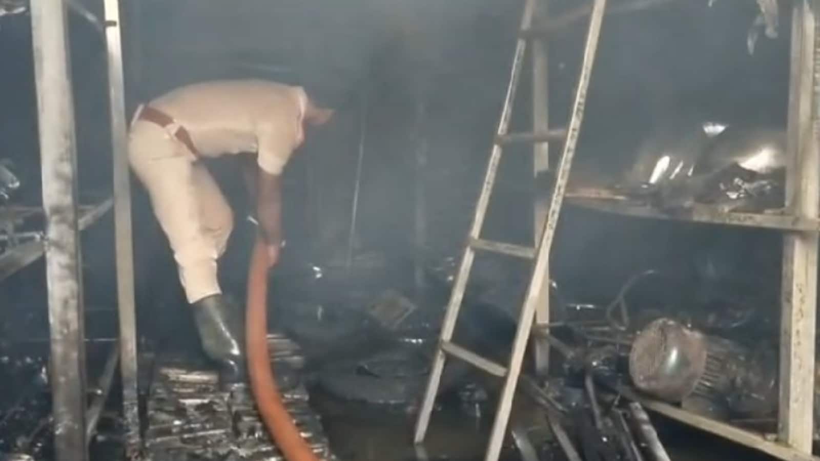ONGC Platform Fire: ONGC के मुंबई हाई प्लेटफॉर्म पर लगी भीषण आग, 10 कर्मचारी घायल, इमरजेंसी टीम मौके पर पहुंची