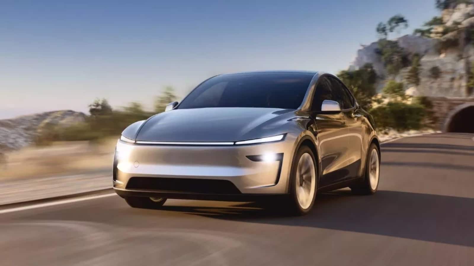 Tesla Model Y L की भारत में धमाकेदार एंट्री, Mercedes और BMW को देगी टक्कर, जानें 6-सीटर इलेक्ट्रिक SUV की कीमत