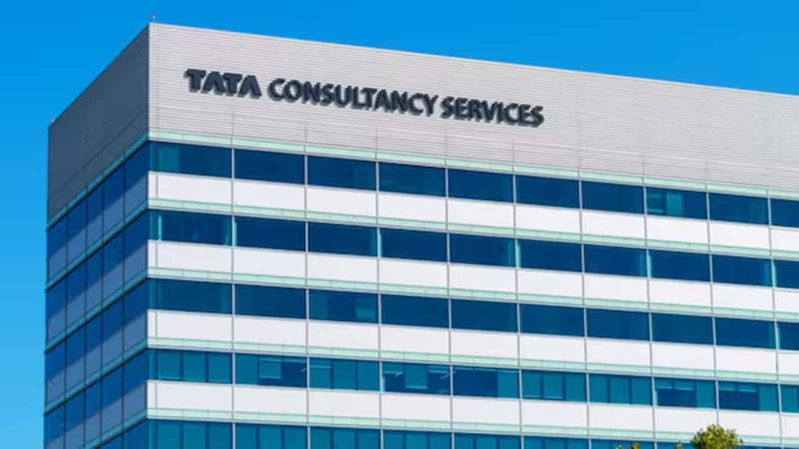 TCS ने FY27 में 25000 फ्रेशर्स को दिए जॉब ऑफर, आगे क्या प्लान?