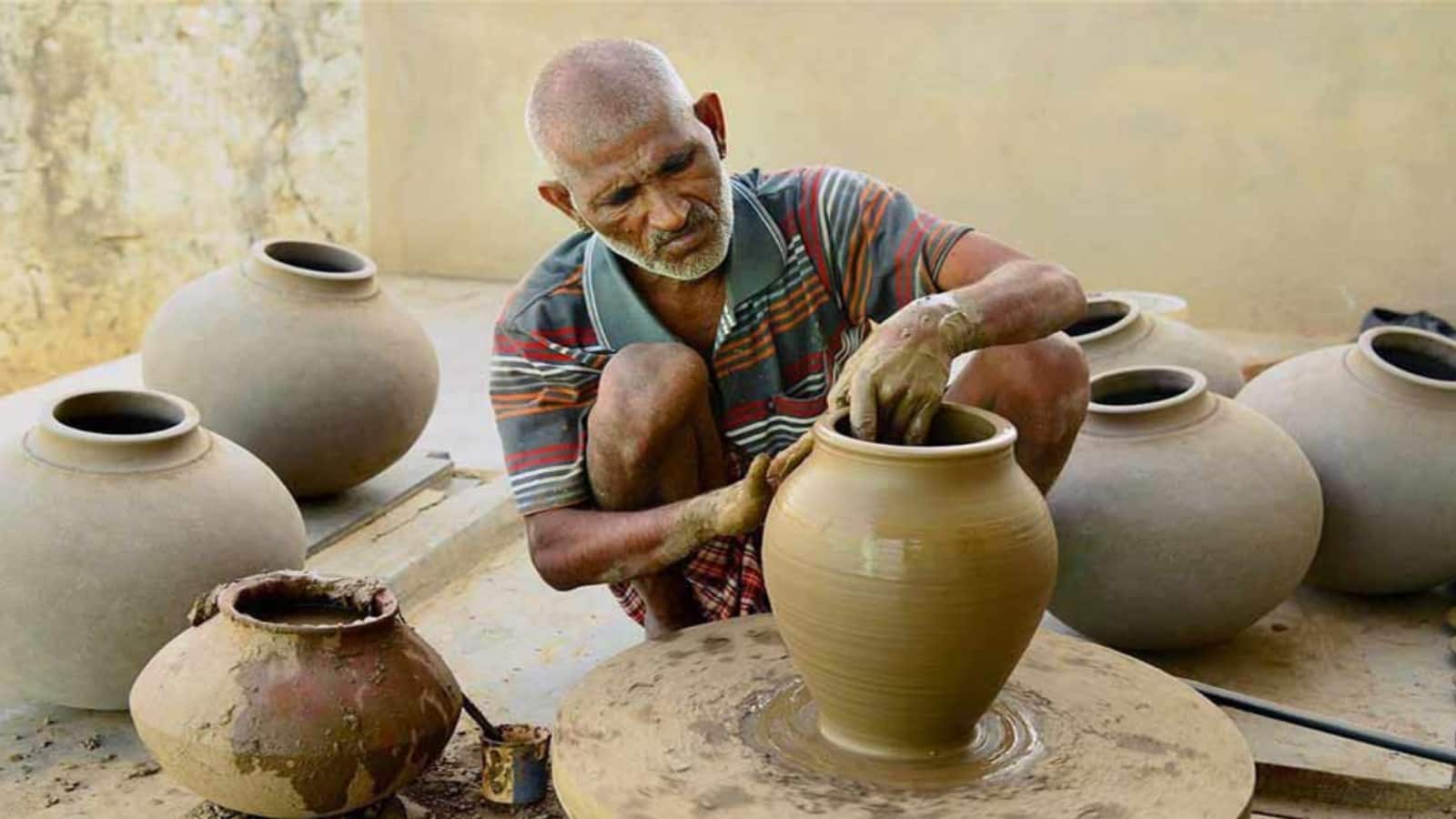Matikala Employment Scheme 2026: यूपी की इस सरकारी स्कीम में रोजगार के लिए 25% सब्सिडी के साथ मिल रहा 10 लाख का लोन, 8वीं पास भी एलिजिबल