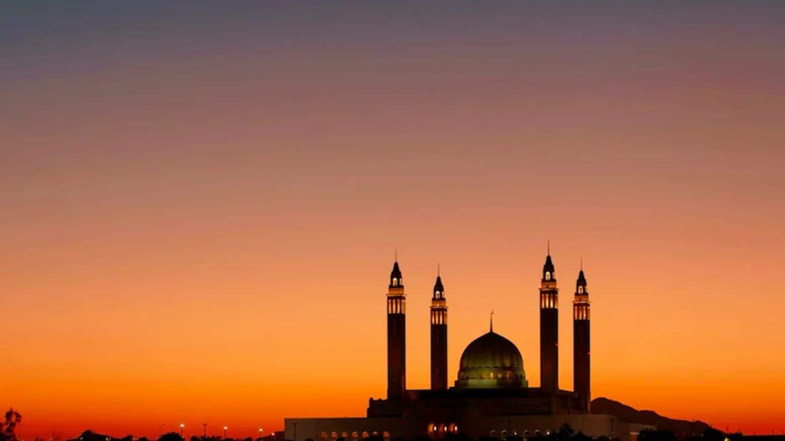 Kolkata Airport Mosque: कोलकाता एयरपोर्ट के अंदर बनी 130 साल पुरानी मस्जिद हटाने की तैयारी, शुभेंदु सरकार ने शुरू की पहल Kolkata Airport Mosque: कोलकाता एयरपोर्ट के अंदर बनी 130 साल पुरानी मस्जिद हटाने की तैयारी, शुभेंदु सरकार ने शुरू की पहल