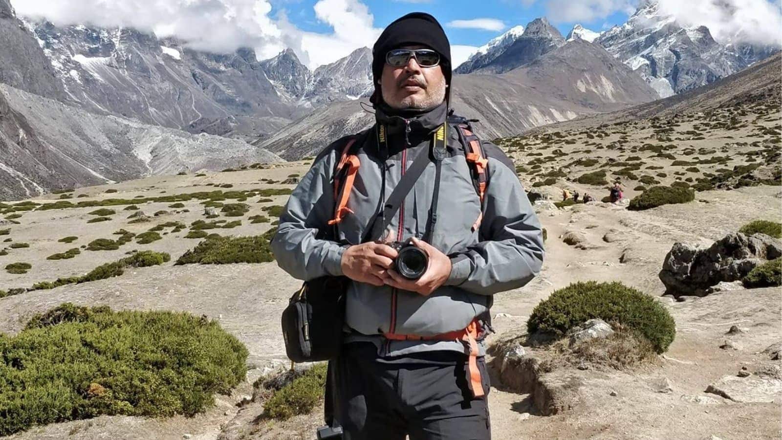 Arun Kumar Tiwari: 'वो अब भगवान शिव की शरण में...'; परिवार ने माउंट एवरेस्ट पर ही क्यों छोड़ दी अरुण तिवारी की बॉडी? इमोशनल कर देगा ये केस Arun Kumar Tiwari: 'वो अब भगवान शिव की शरण में...'; परिवार ने माउंट एवरेस्ट पर ही क्यों छोड़ दी अरुण तिवारी की बॉडी? इमोशनल कर देगा ये केस