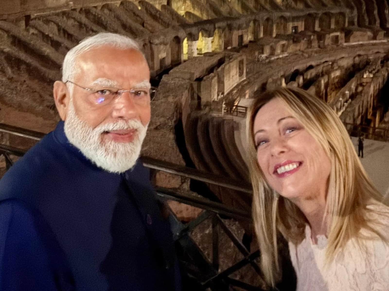 'मेरे दोस्त, रोम में स्वागत है', इटली में PM मोदी का जॉर्जिया मेलोनी ने इस खास अंदाज में किया वेलकम 'मेरे दोस्त, रोम में स्वागत है', इटली में PM मोदी का जॉर्जिया मेलोनी ने इस खास अंदाज में किया वेलकम