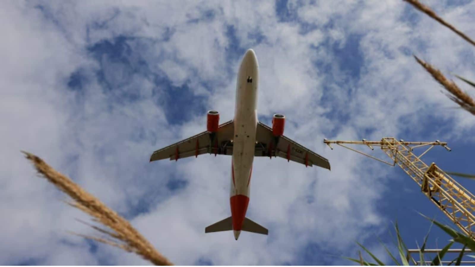 मिडिल ईस्ट में कुछ बड़ा होने वाला है? ईरान ने अचानक बंद किया अपना एयरस्पेस, उधर बेटे की शादी छोड़ व्हाइट हाउस लौटे ट्रंप मिडिल ईस्ट में कुछ बड़ा होने वाला है? ईरान ने अचानक बंद किया अपना एयरस्पेस, उधर बेटे की शादी छोड़ व्हाइट हाउस लौटे ट्रंप