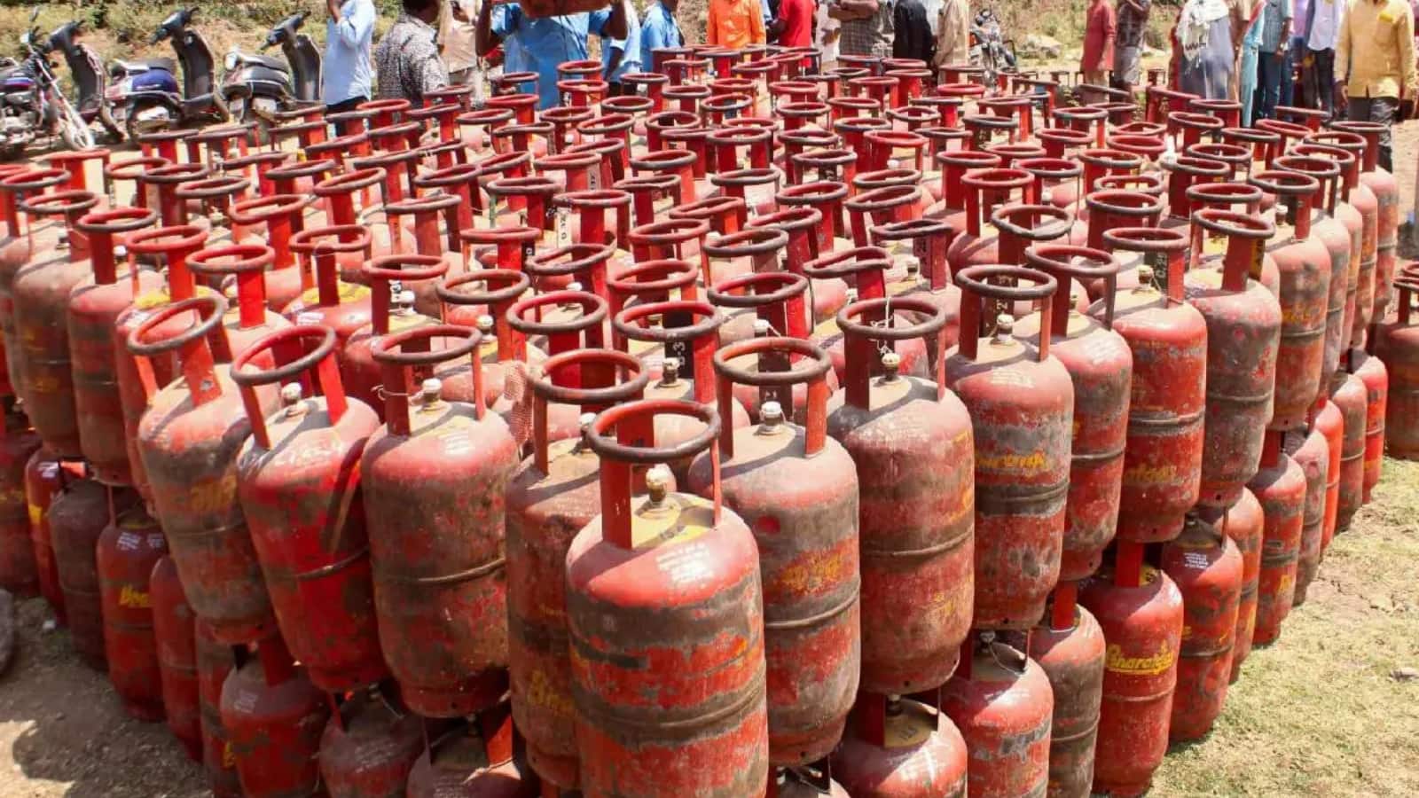 LPG Price Today: 26 मई को LPG सिलेंडर के दाम जारी, देखें आपके शहर में घरेलू और कमर्शियल गैस की कीमत LPG Price Today: 26 मई को LPG सिलेंडर के दाम जारी, देखें आपके शहर में घरेलू और कमर्शियल गैस की कीमत