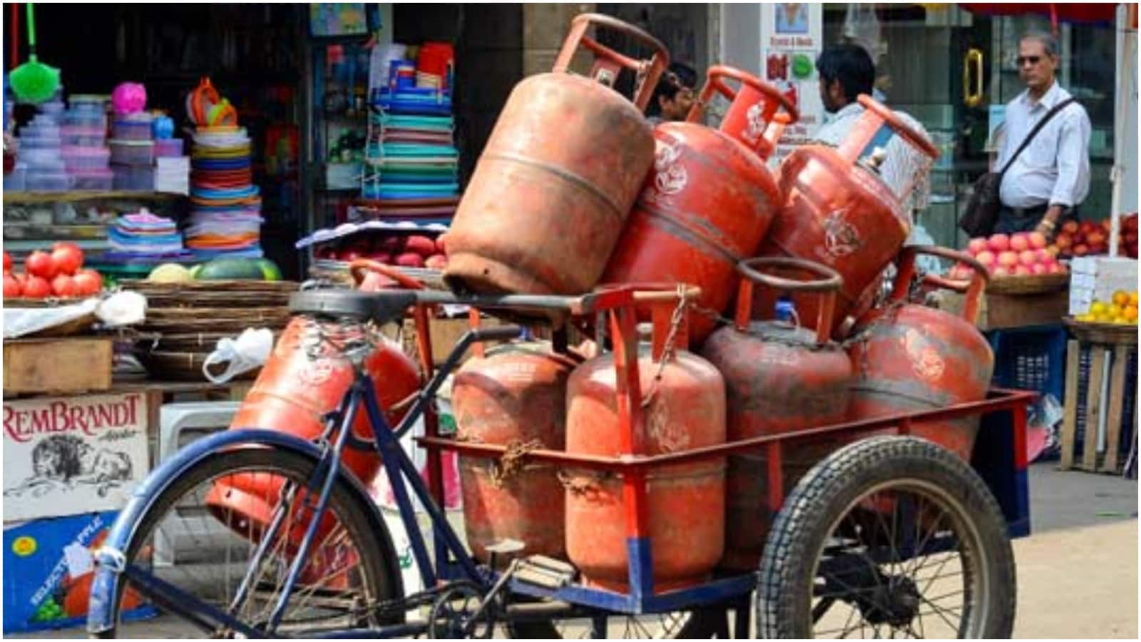 LPG Cylinder Price Today: LPG सिलेंडर सस्ता हुआ या महंगा? जानें अपने शहर में घरेलू और कमर्शियल गैस के ताजा रेट LPG Cylinder Price Today: LPG सिलेंडर सस्ता हुआ या महंगा? जानें अपने शहर में घरेलू और कमर्शियल गैस के ताजा रेट