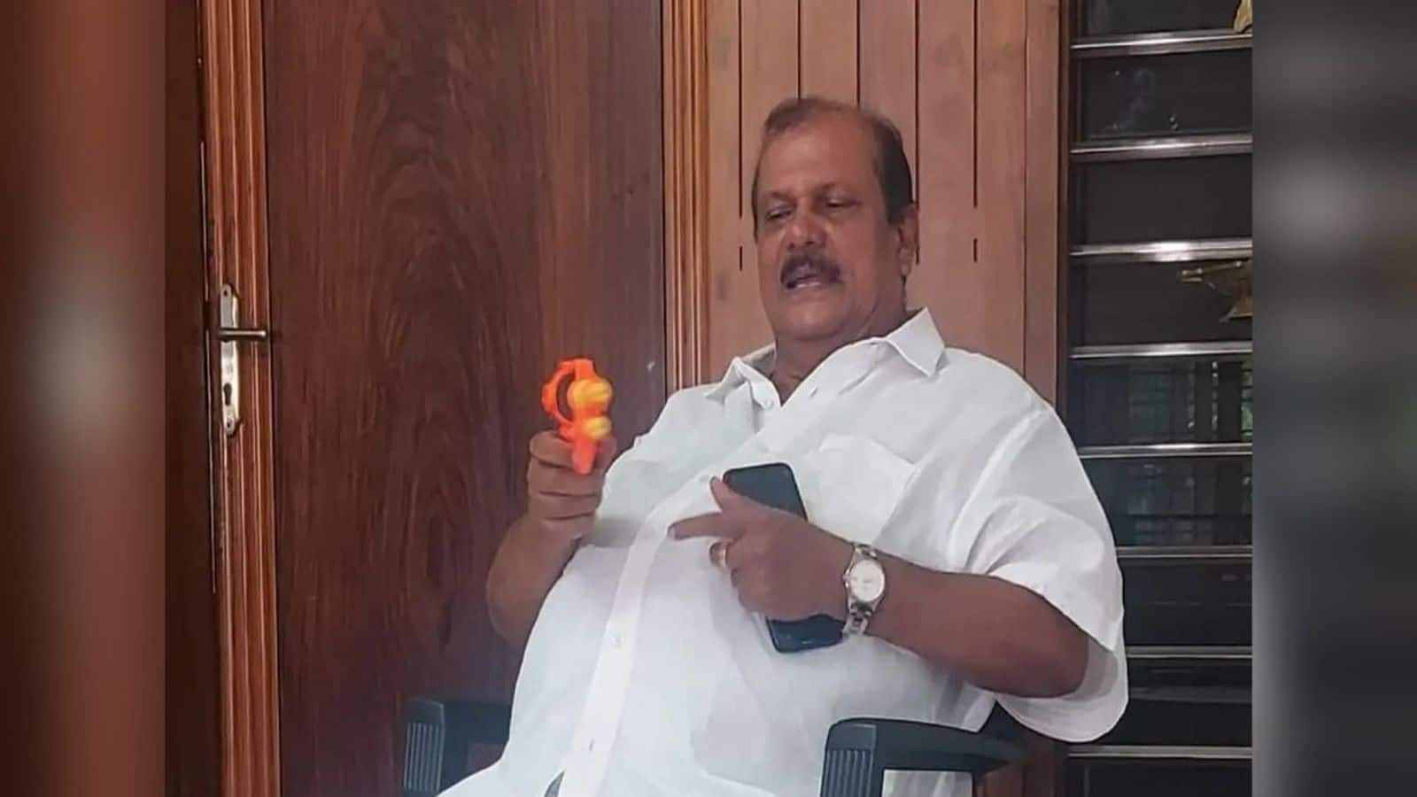 अपनी जीत पर 1 करोड़ रुपये की शर्त लगा रहे BJP के कैंडिडेट, कौन हैं ये पीसी जॉर्ज? अपनी जीत पर 1 करोड़ रुपये की शर्त लगा रहे BJP के कैंडिडेट, कौन हैं ये पीसी जॉर्ज?