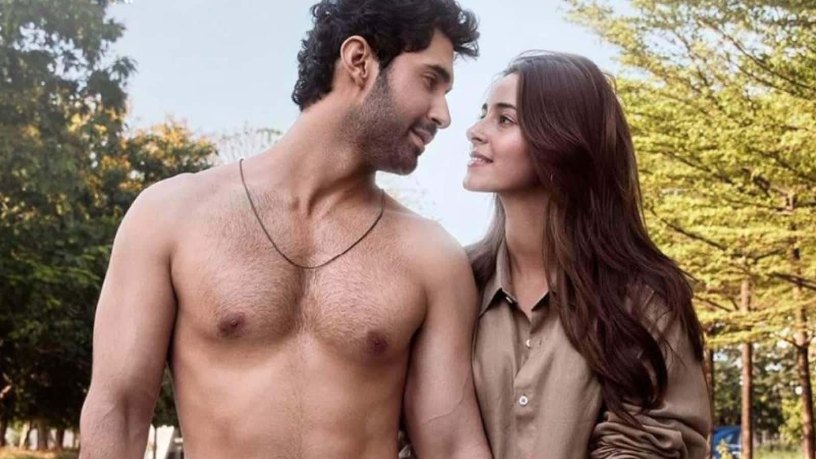 Chand Mera Dil: करण जौहर की फिल्म पर चली सेंसर बोर्ड की कैंची, कटा 96 सेकेंड लंबा किसिंग सीन Chand Mera Dil: करण जौहर की फिल्म पर चली सेंसर बोर्ड की कैंची, कटा 96 सेकेंड लंबा किसिंग सीन