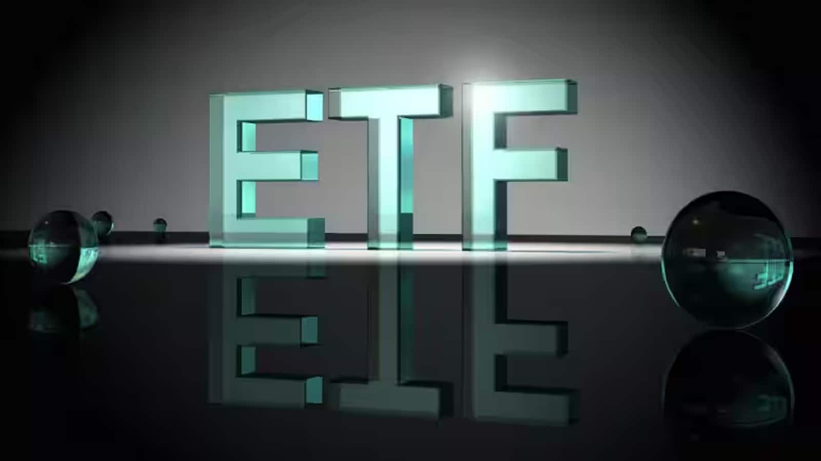 FY26 में ETF में ₹1.8 लाख करोड़ का निवेश, पहले के रिकॉर्ड से दोगुने से भी ज्यादा, एक ट्रेंड में आया बड़ा बदलाव भी