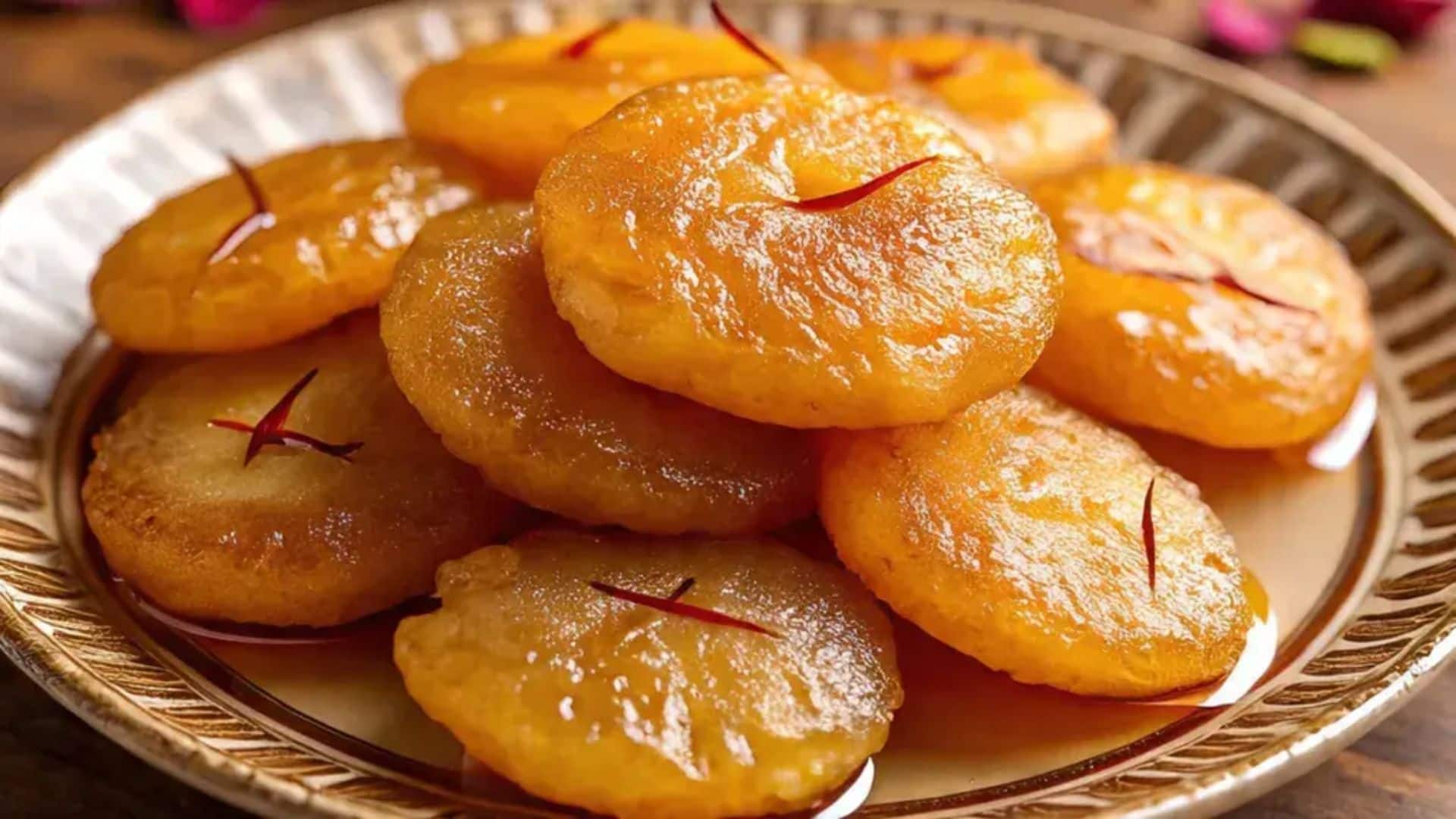 One District One Cuisine: देवरिया के 'शाही मालपुआ' का स्वाद चखकर उंगलियां चाटती है दुनिया, जानिए इस पारंपरिक मिठास की रसीली कहानी One District One Cuisine: देवरिया के 'शाही मालपुआ' का स्वाद चखकर उंगलियां चाटती है दुनिया, जानिए इस पारंपरिक मिठास की रसीली कहानी