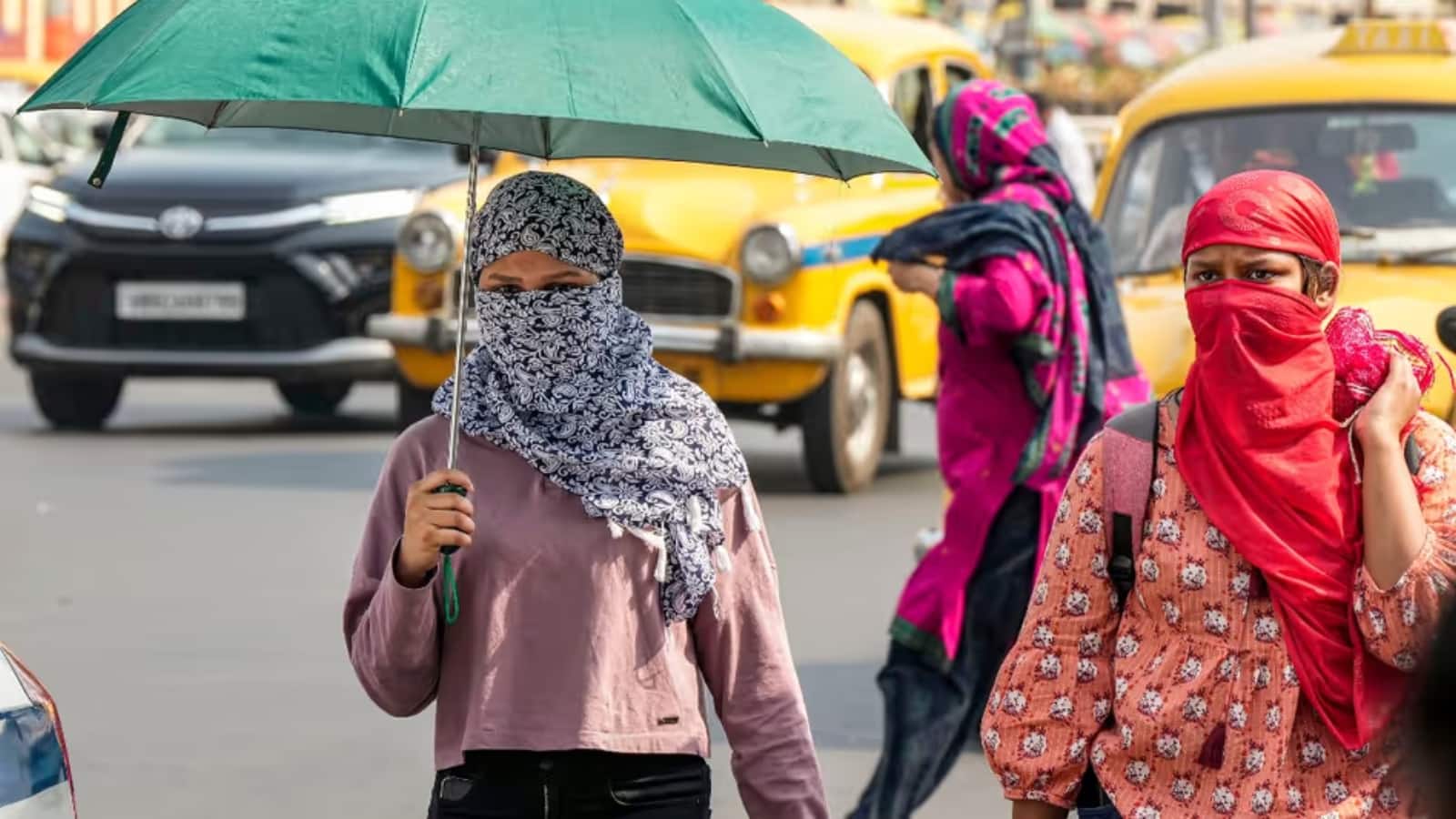 Heatwave Alert: दिल्ली, यूपी समेत कई राज्यों में हीटवेव की चेतावनी, 29 स्थानों पर पारा पहुंचा 45°C के पार, IMD ने जारी किया रेड अलर्ट Heatwave Alert: दिल्ली, यूपी समेत कई राज्यों में हीटवेव की चेतावनी, 29 स्थानों पर पारा पहुंचा 45°C के पार, IMD ने जारी किया रेड अलर्ट