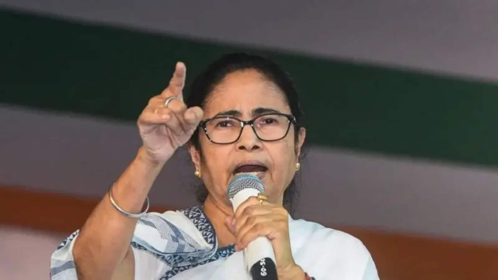 ममता बनर्जी की सादगी के चर्चों के बीच जानिए उनके पास कितना सोना, कितनी ज्वैलरी? ममता बनर्जी की सादगी के चर्चों के बीच जानिए उनके पास कितना सोना, कितनी ज्वैलरी?