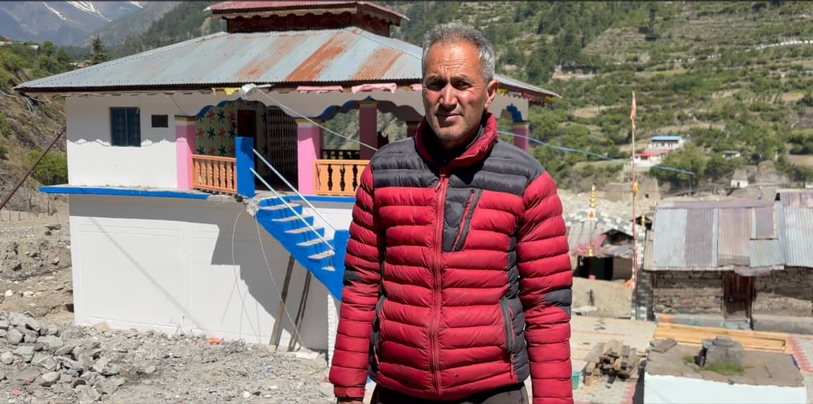 सोमेश्वर देवता के मंदिर के पुजारी महेश सिंह पवार